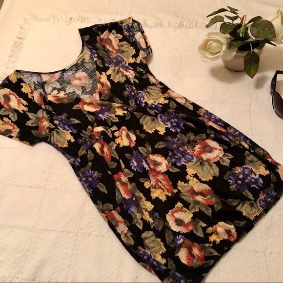 Kimchi Blue Top Dark Blue with Pink Floral Deep V Urban Outfitters size Medium - Picture 16 of 16